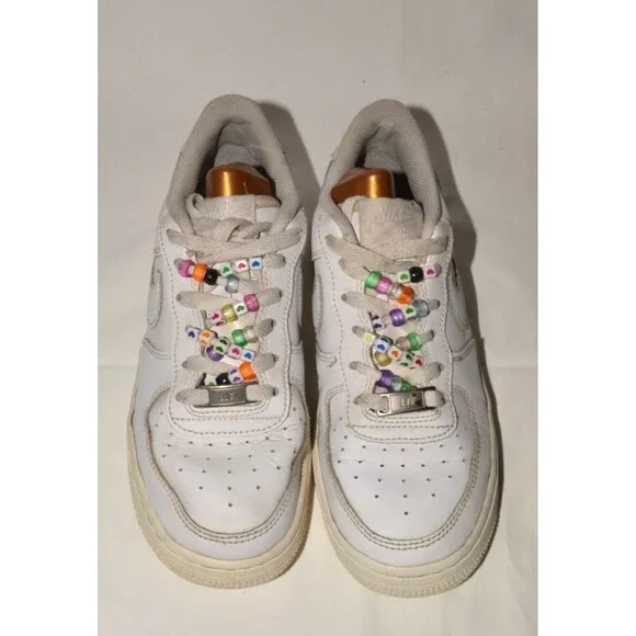 Nike Air Force 1 Sz 5.5Y Low White Leather Sneakers Youth GS Beaded Lace - Picture 2 of 8